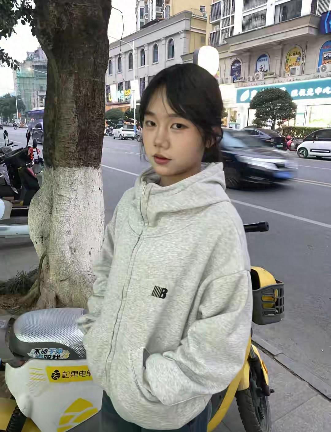 kaiyun体育-痛心！广西失联18岁女孩李思绮去世，月薪3000，晚上11点才下班